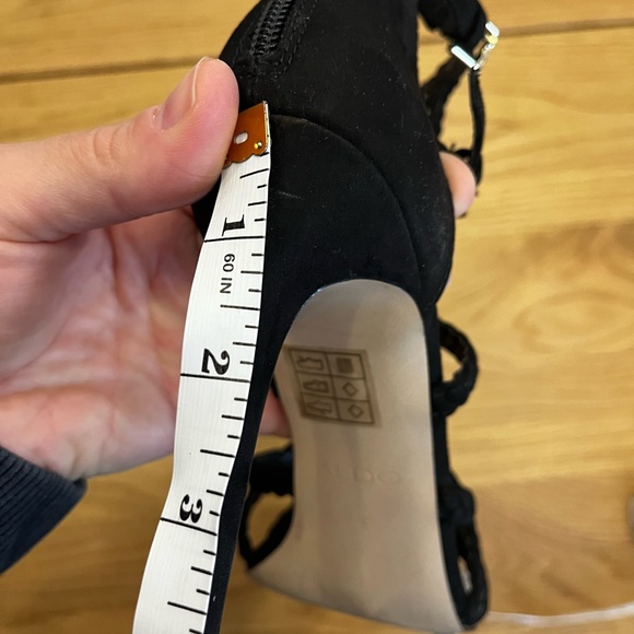 Black heels - Picture 4 of 5